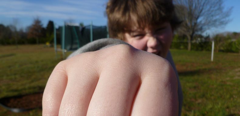 Come l'educazione sportiva può aiutare a gestire un figlio arrogante e intrattabile